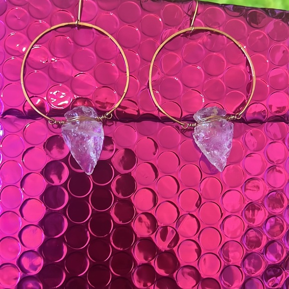 Quartz arrowhead hoop earrings - Picture 7 of 7